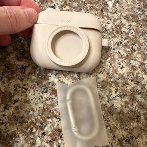 Adorable “camera” Elago AirPods Pro case for use with air tag